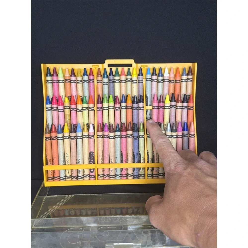 Vintage Crayola 72 Color Crayon With Case,  #E1C4EB, Mostly Unused. Missing One.